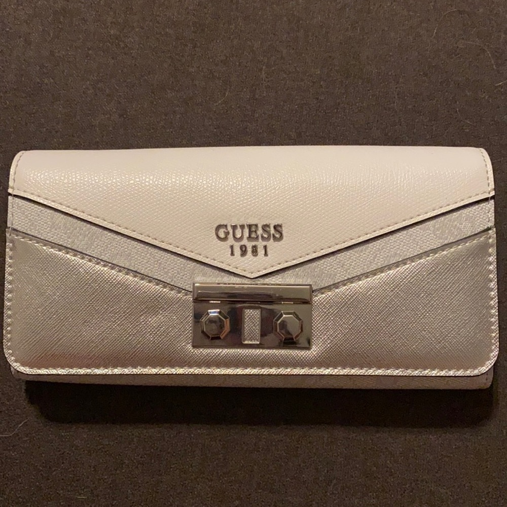 Guess Snap Wallet